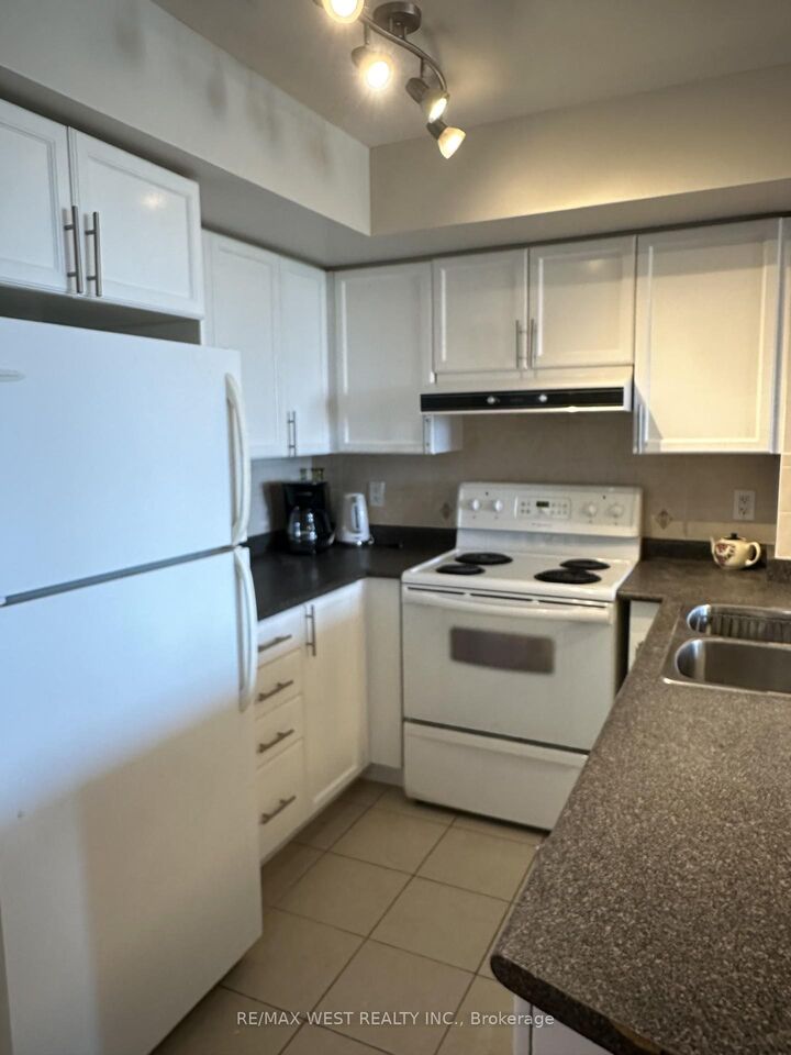 Property Photo:  17 Barberry Place 2015  ON M2K 3E2