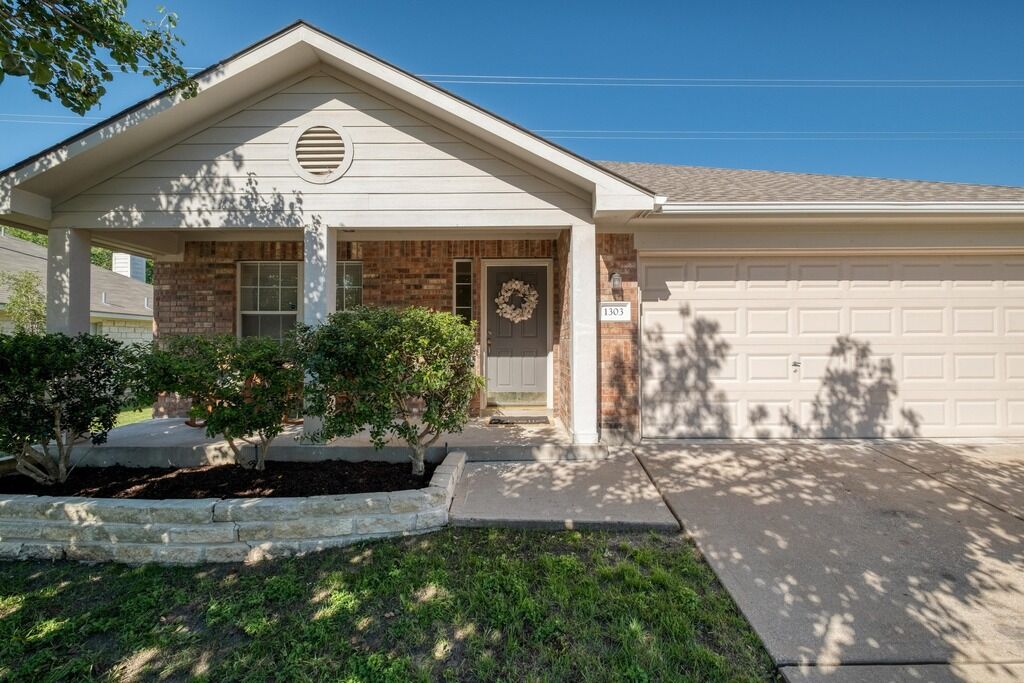 Property Photo:  1303 Ridgewood Drive  TX 78641 