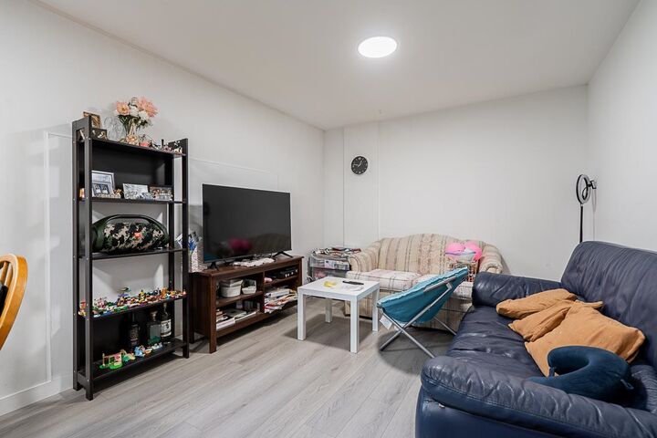 Photo de la propriété: 4871 Marine Drive BC V5J 3G5