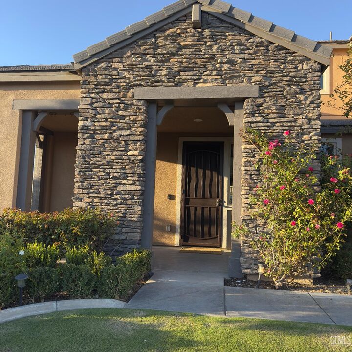 Property Photo: 14210 Everton Avenue CA 93311