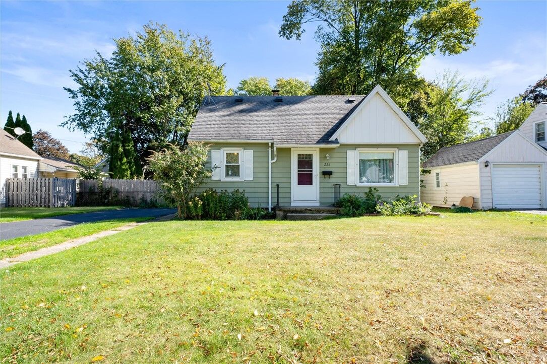 Property Photo:  226 Oakwood Road  NY 14616 