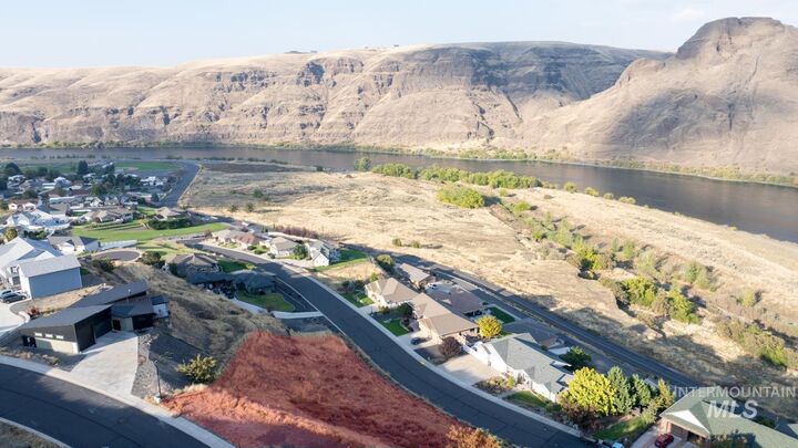 Property Photo:  1493 River Ridge  WA 99402 