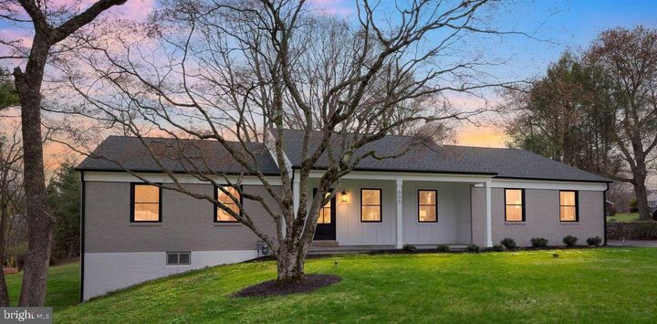 Property Photo: 605 Bowers Lane PA 19086