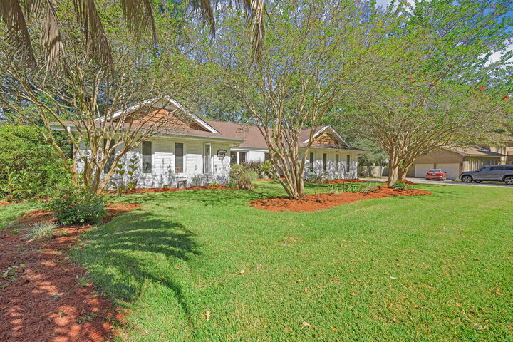 Property Photo: 1522 N Pinebark Lane SC 29407
