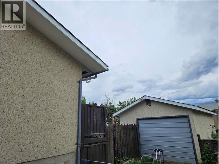 Property Photo:  640  642 Courtenay Crescent Crescent  BC V2B 1Z6 
