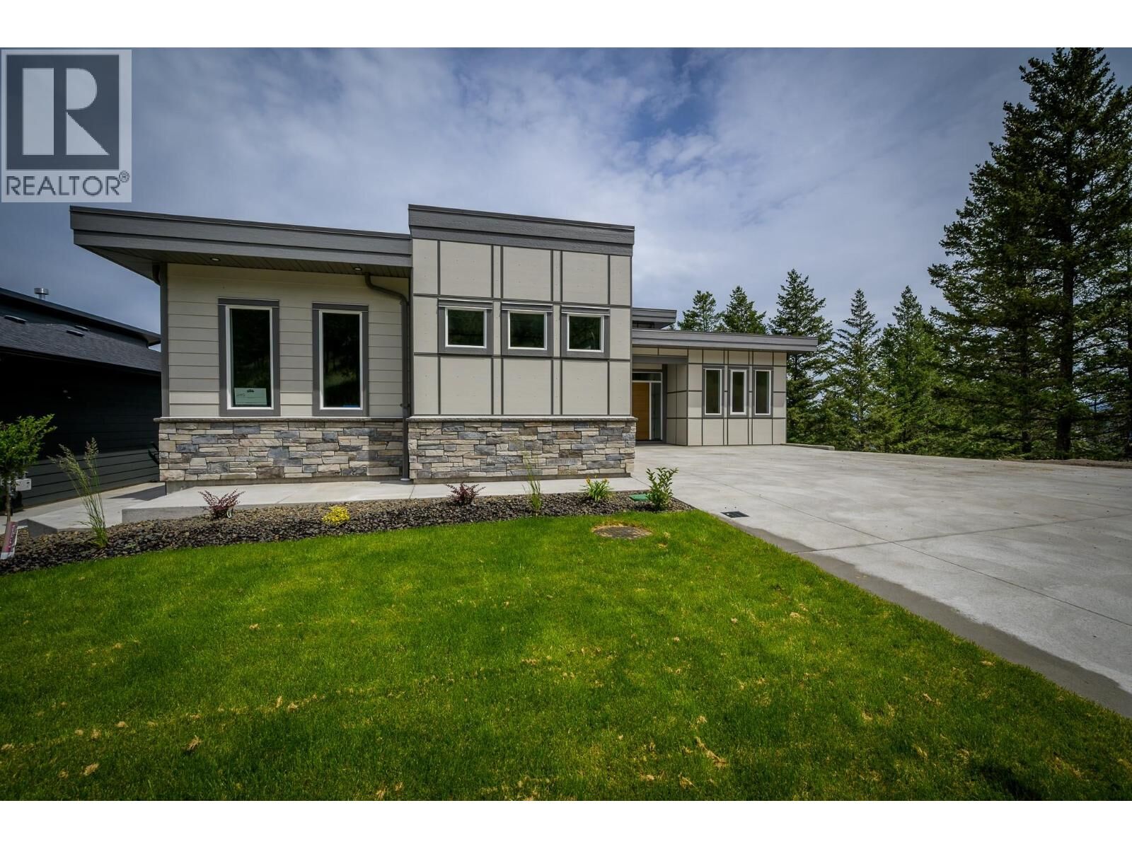 Photo de la propriété:  2140 Linfield Drive  BC V1S 0G3 