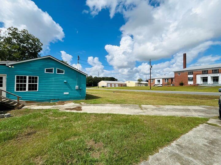 Property Photo: 390 West College St GA 31001