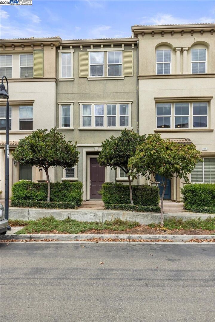 Property Photo: 252 Sullivan Way CA 94541