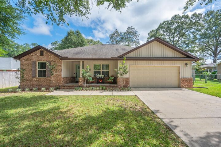 Property Photo:  5811 Roberts Road  FL 32536 