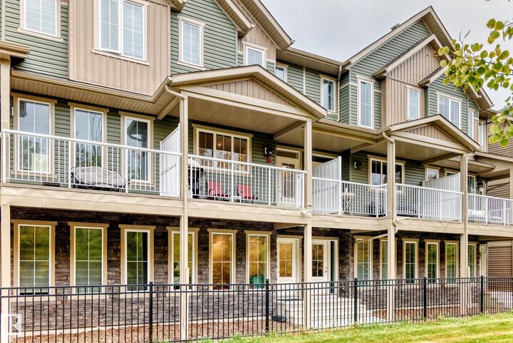 Property Photo: 1051 Graydon Hill Boulevard SW 16 AB T6W 3C8