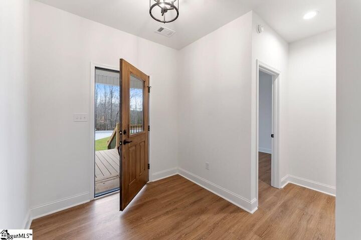 Property Photo: 704 Sherwood Avenue SC 29654