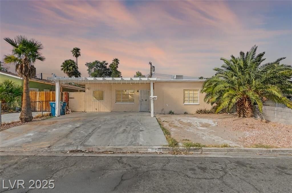 Property Photo:  605 Stanford Street  NV 89107 