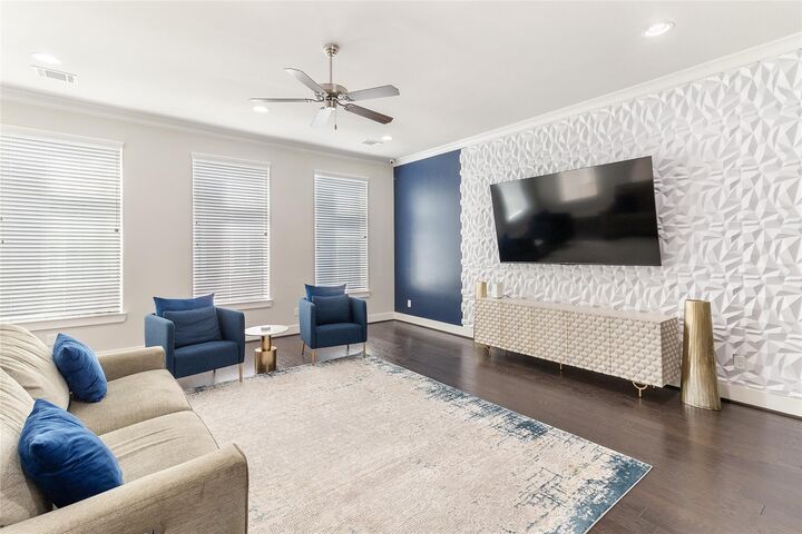 Property Photo: 3013 Bell Street TX 77003