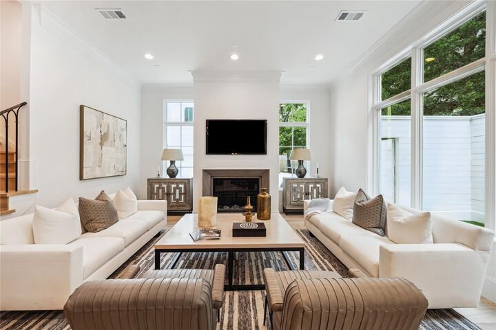 Property Photo: 16 Wentworth Square Avenue TX 77027