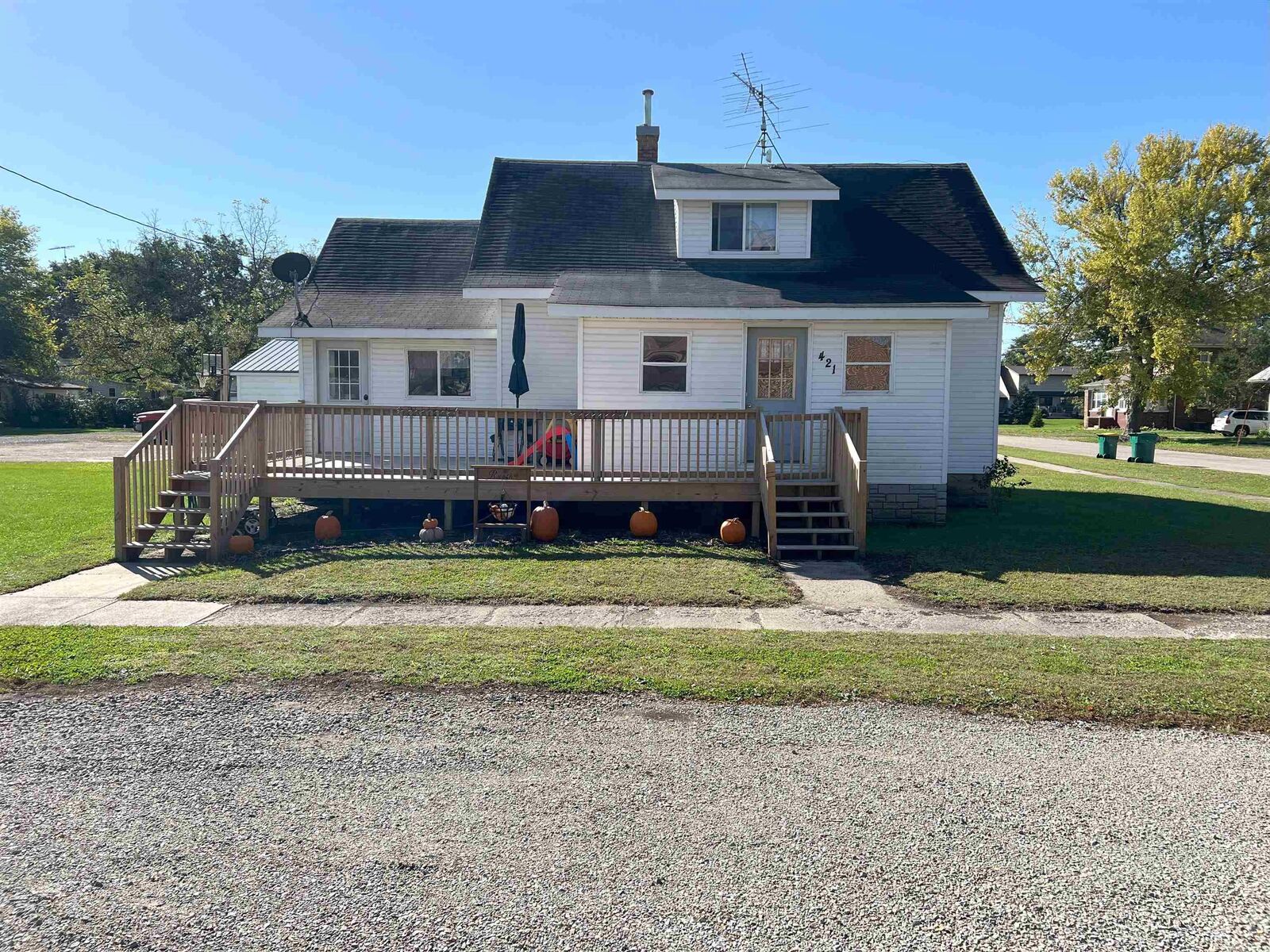 Property Photo:  421 Sherman St  IA 50475 