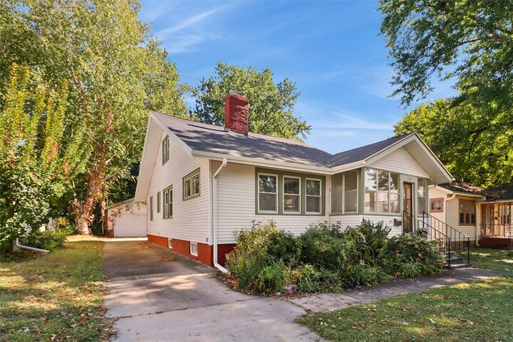 1055 46th Street  Des Moines IA 50311 photo