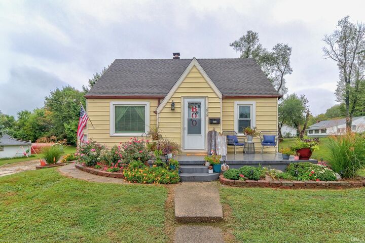 1213 S Darwin Avenue  Princeton IN 47670-2813 photo