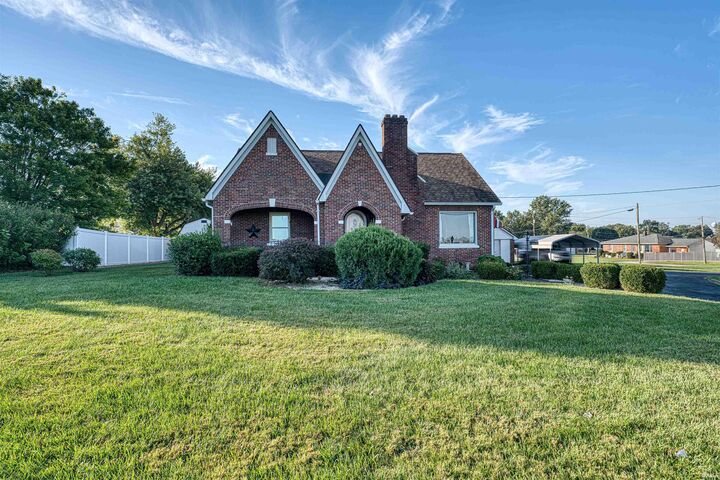 Property Photo:  603 E Park Street  IN 47648 
