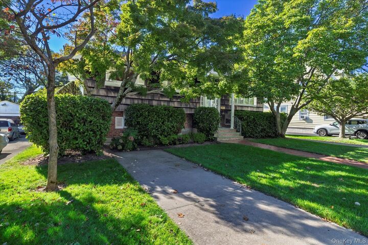 Property Photo:  33 Starks Place  NY 11563 