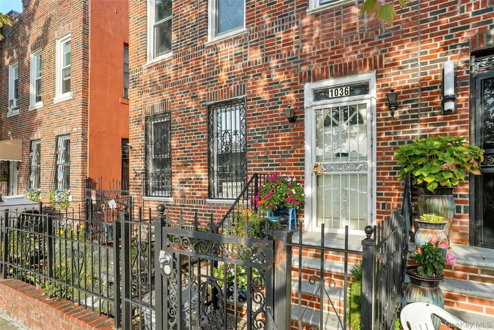 Property Photo:  1036 Metcalf Avenue  NY 10472 