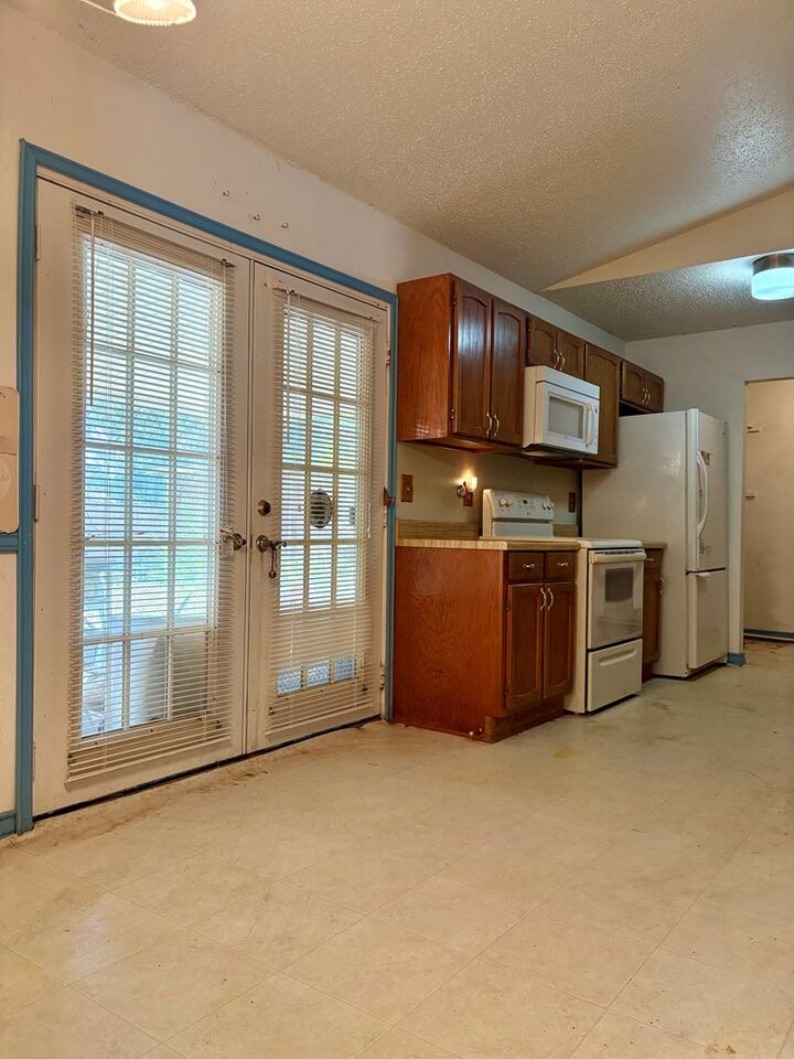Property Photo:  817 Wells  TX 75941 