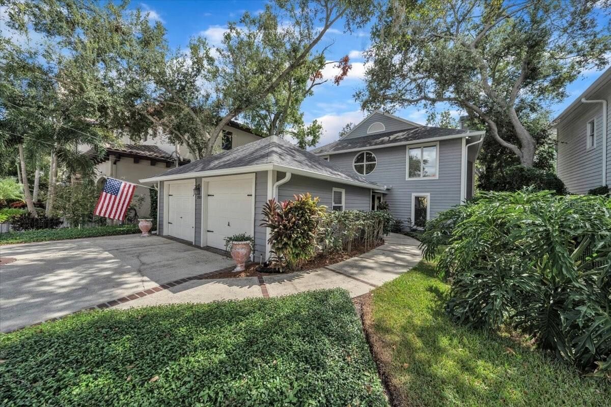 Property Photo:  2920 W Knights Avenue  FL 33611 