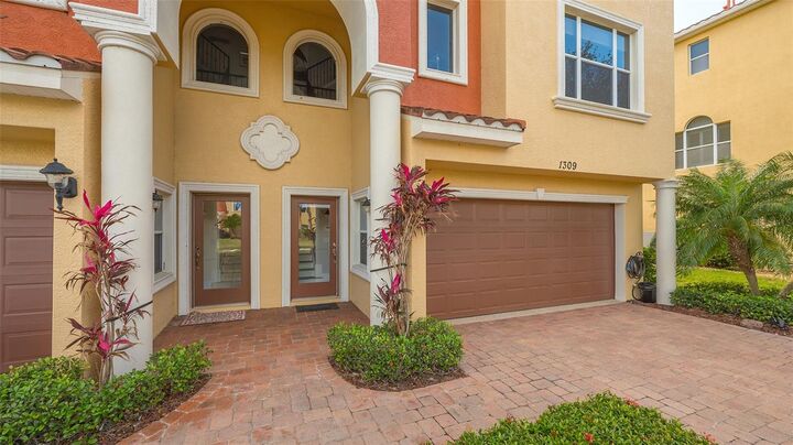 Property Photo: 1309 3rd Street Circle E FL 34221