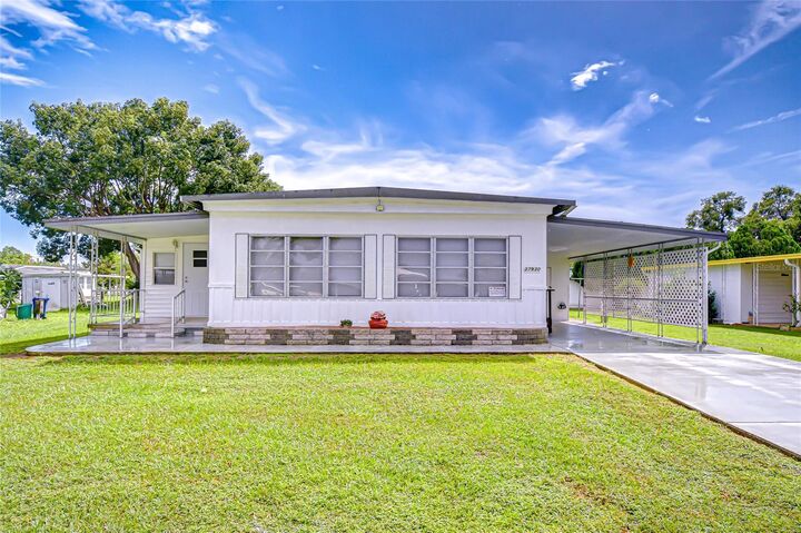 Property Photo:  37930 Date Palm Drive  FL 33542 