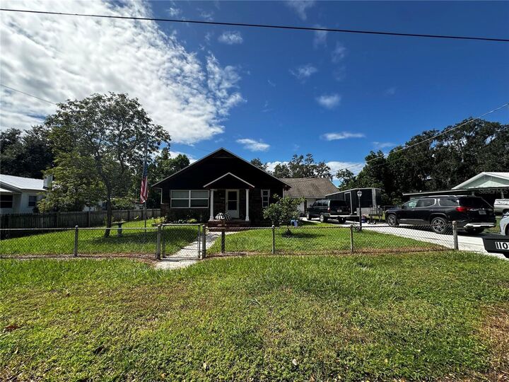 Property Photo: 1109 N Burton Street FL 33563