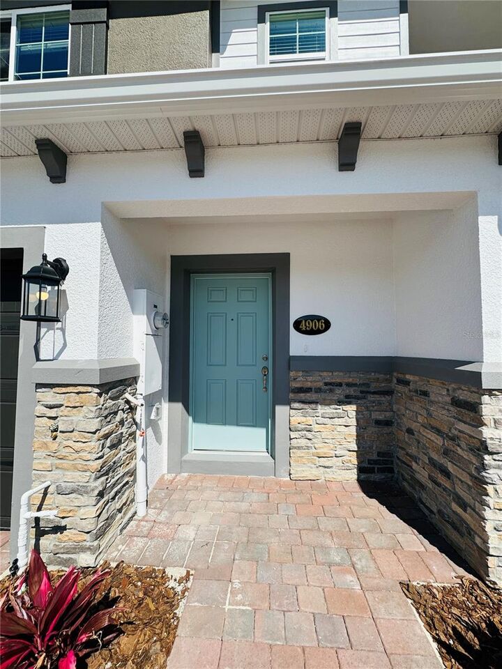 Property Photo: 4906 Livingston Lane FL 32765
