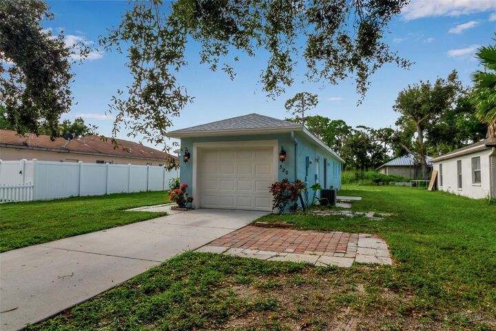 Property Photo: 320 Browns Road FL 34275