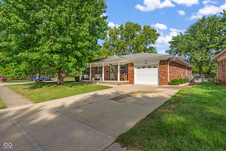 Property Photo: 2 Oakmont Court IN 46107