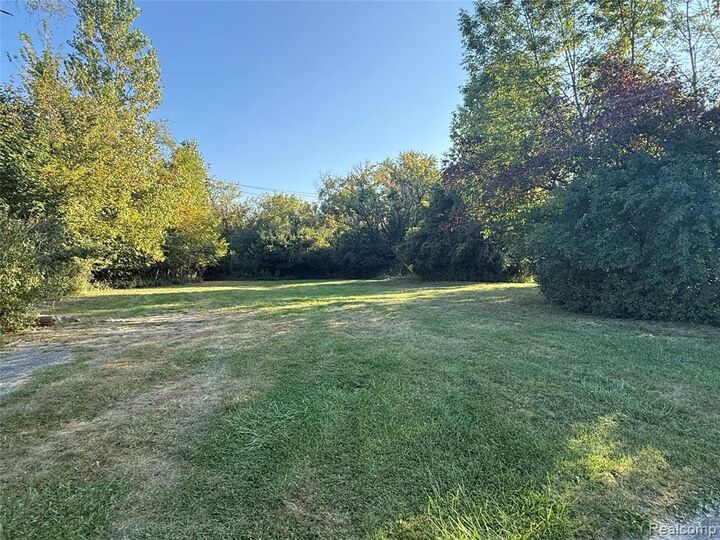 Property Photo:  29945 6 Mile Road  MI 48152 3603 