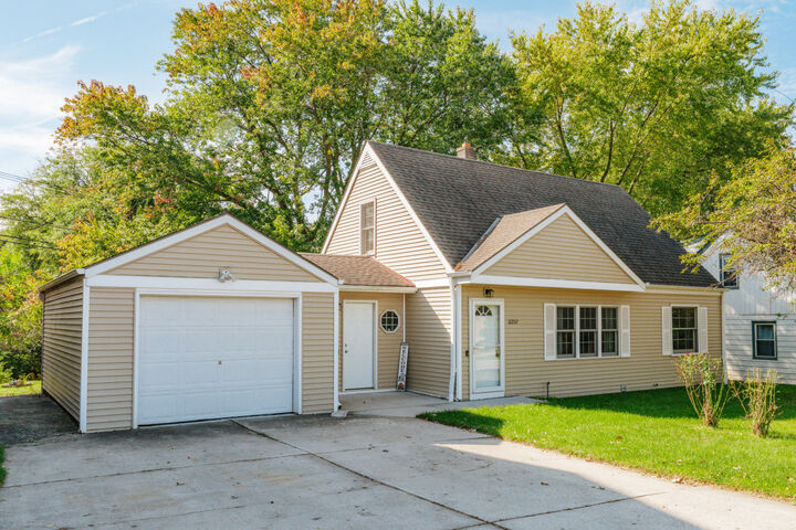 12207 W Bluemound Rd  Wauwatosa WI 53226 photo