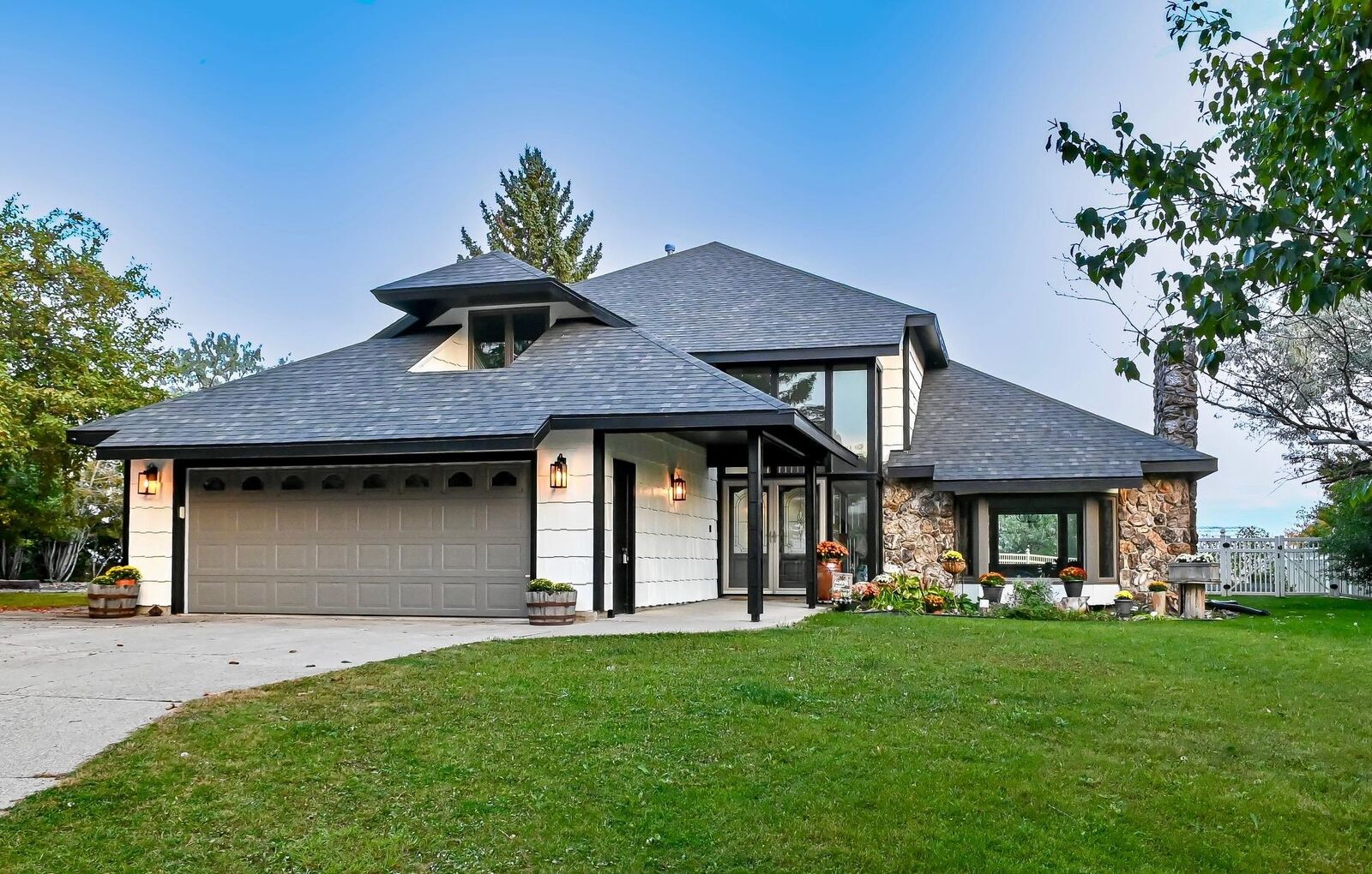 Property Photo:  2508 10th Ave NW  ND 58703 