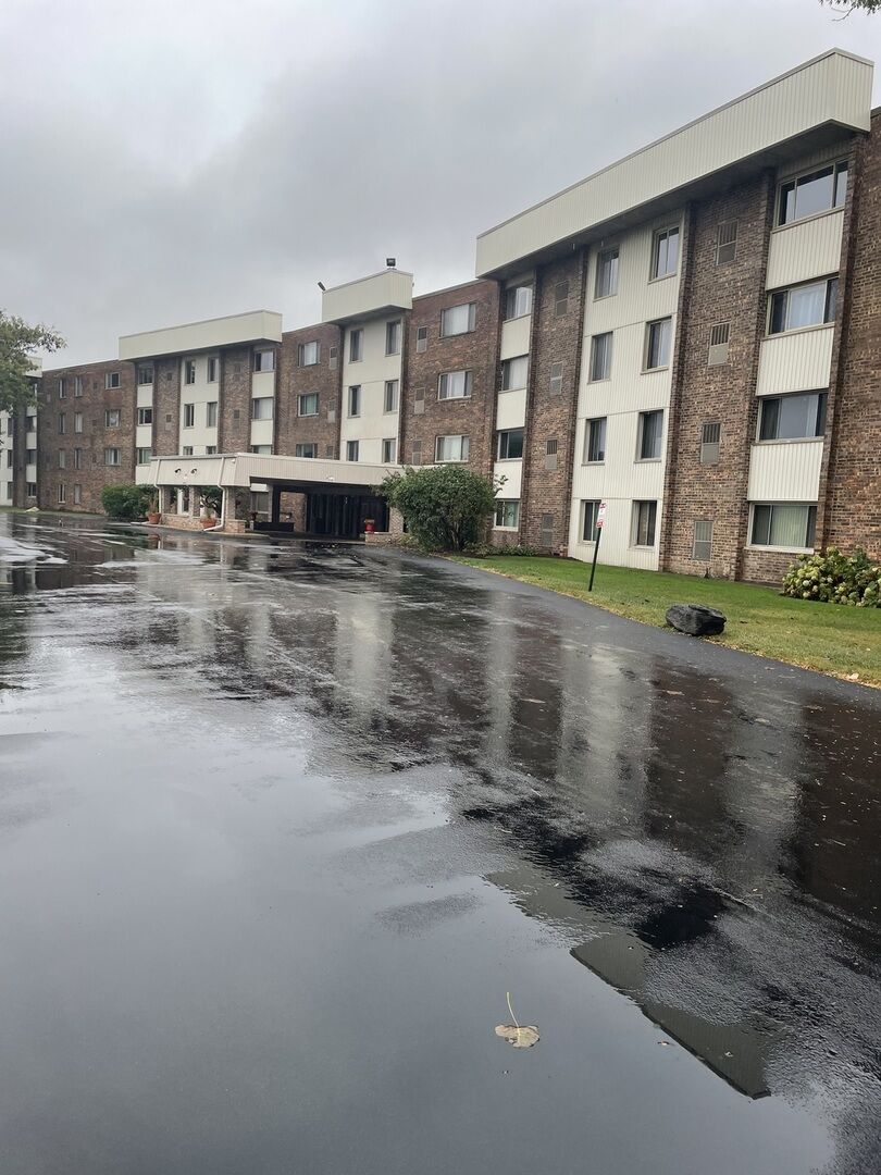 Property Photo: 841 N York Street 129 IL 60126