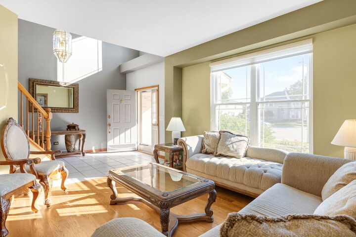 Property Photo:  676 Quincy Court  IL 60188 