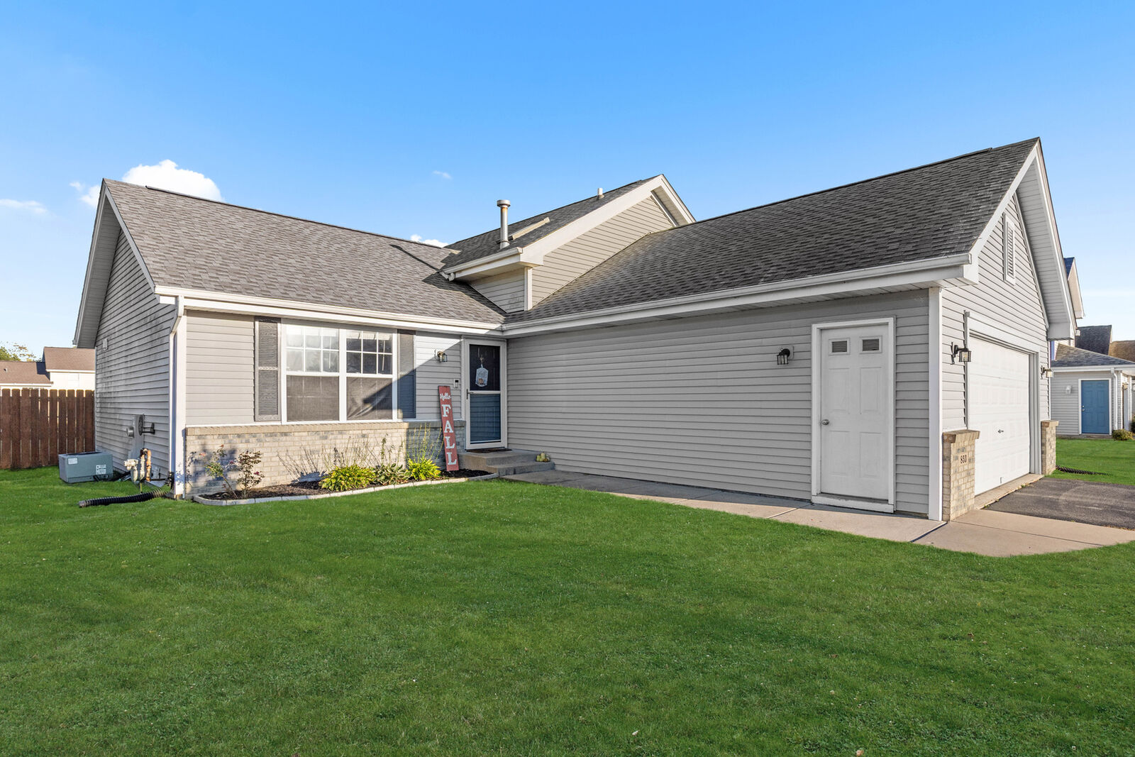 Property Photo: 853 Wynstone Way IL 61072