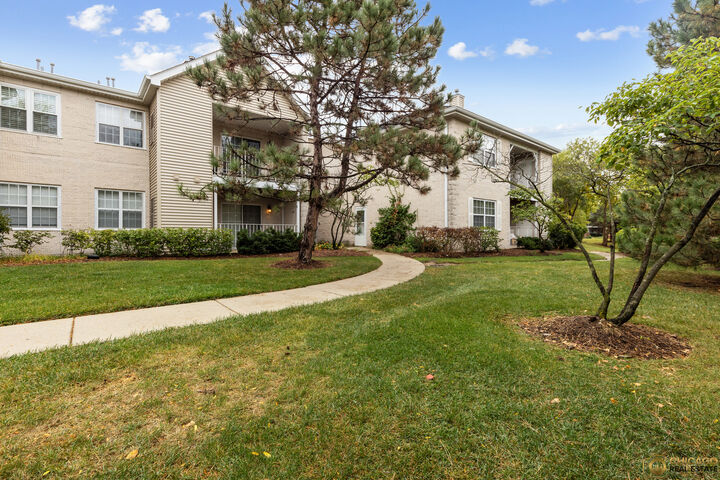 784 N Gary Avenue 212  Carol Stream IL 60188 photo