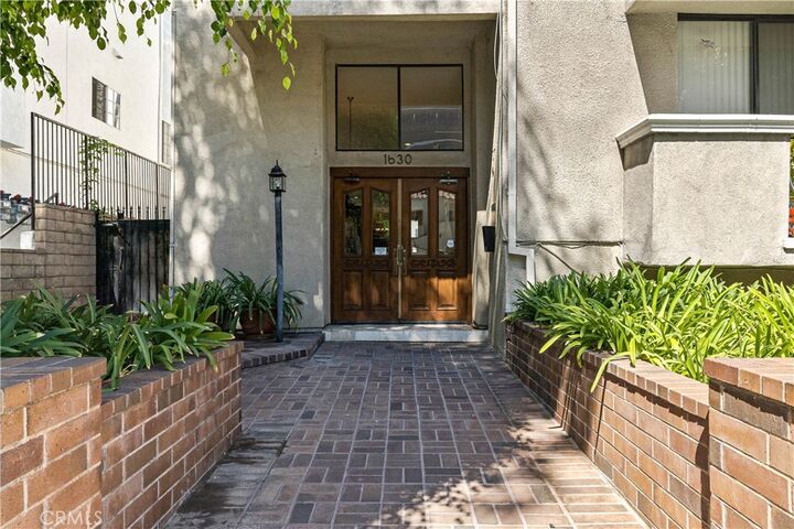 Property Photo: 1630 S Bentley Avenue 103 CA 90025
