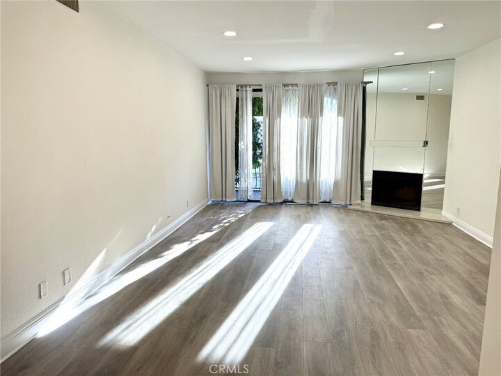 Property Photo:  1630 S Bentley Avenue 103  CA 90025 