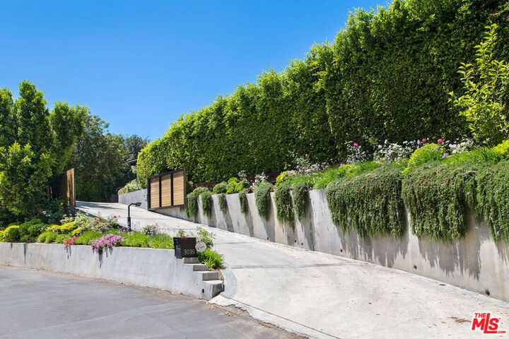 Property Photo:  3035 Lake Glen Drive  CA 90210 