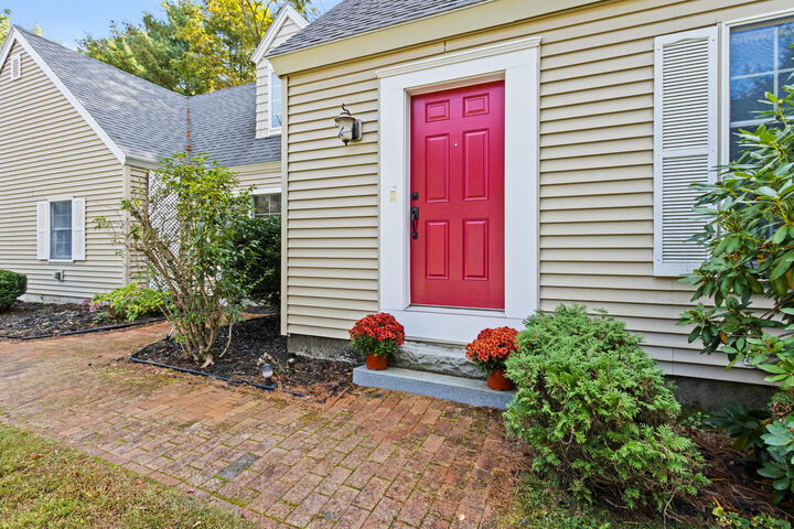Property Photo: 2 Bunker Hill Terrace ME 04074