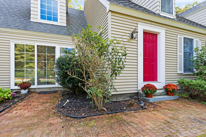 Property Photo:  2 Bunker Hill Terrace  ME 04074 