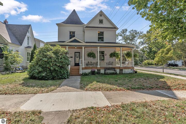 337 W Eleventh Street  Traverse City MI 49684 photo