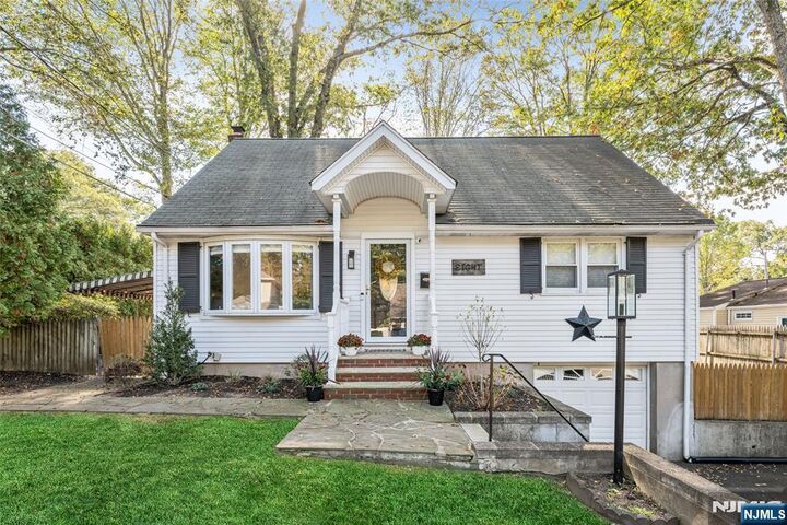 Property Photo:  8 Ridge Place  NJ 07470 