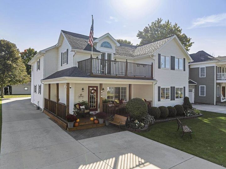 202 E Hurlbut  Charlevoix MI 49720 photo