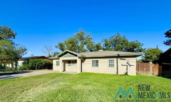 Property Photo:  1012 N Eighth Street  NM 88220