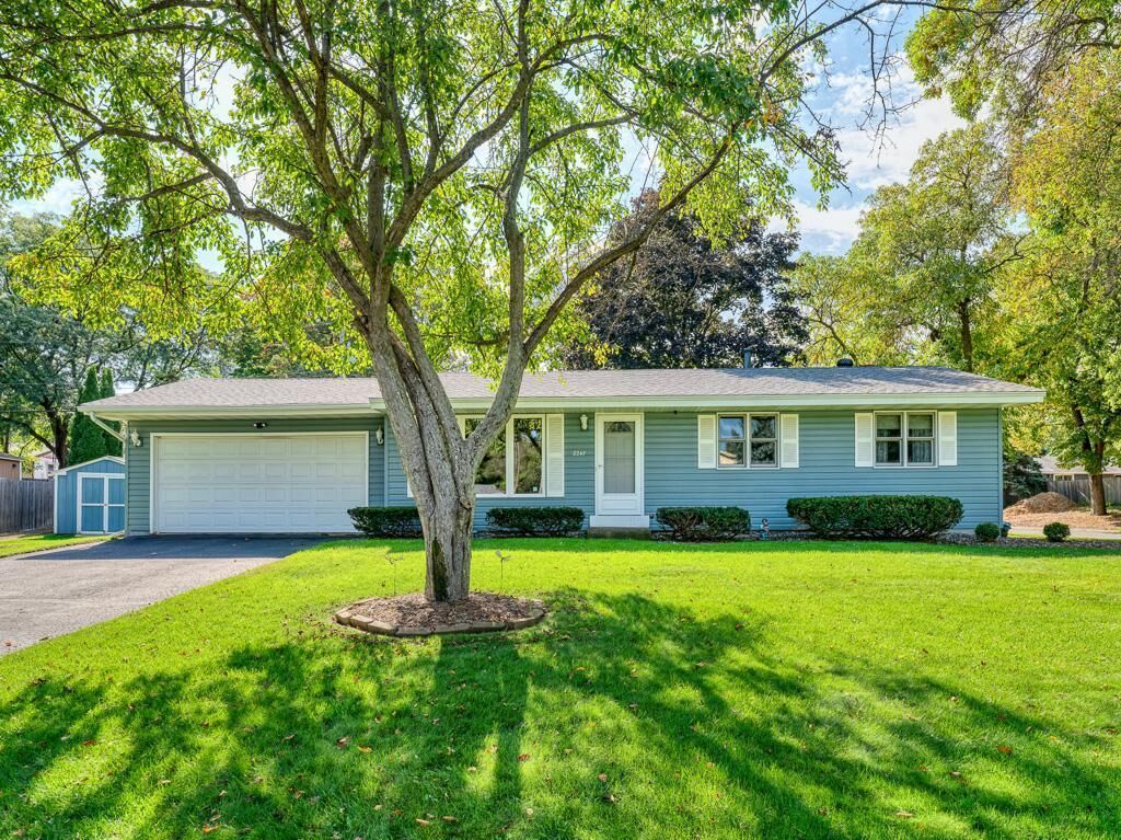 Property Photo:  2247 Walnut Court S  MN 55112 