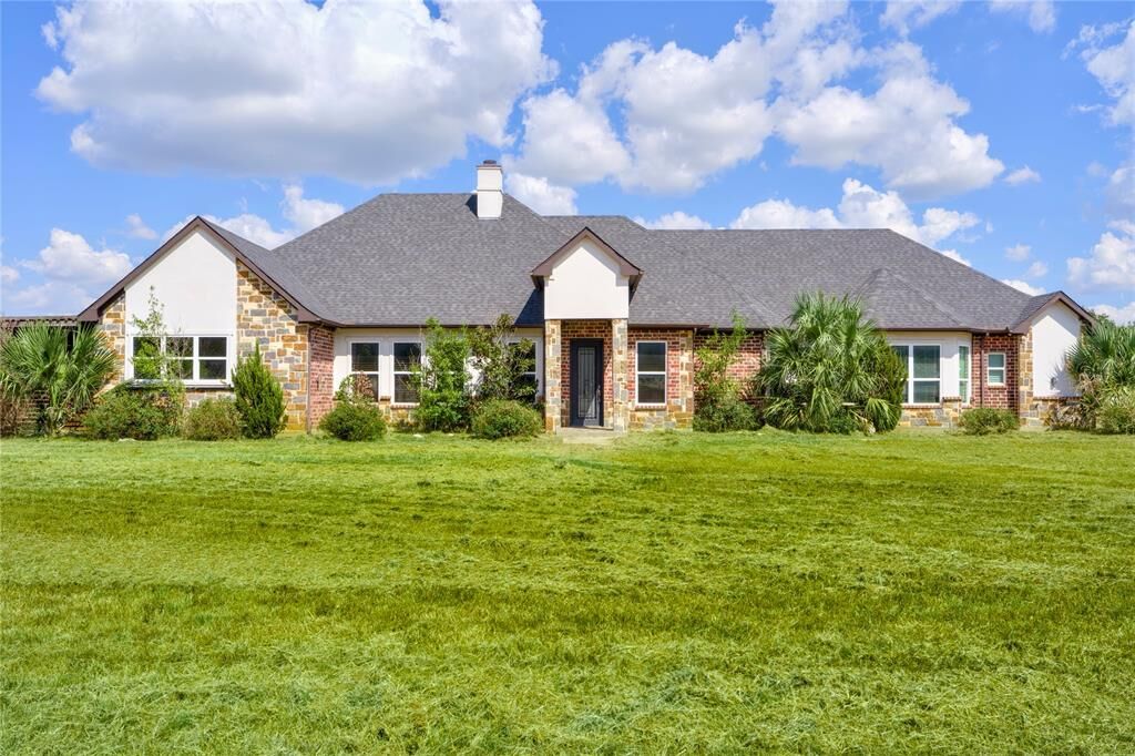 Property Photo:  105 Waldrum Road  TX 75159 
